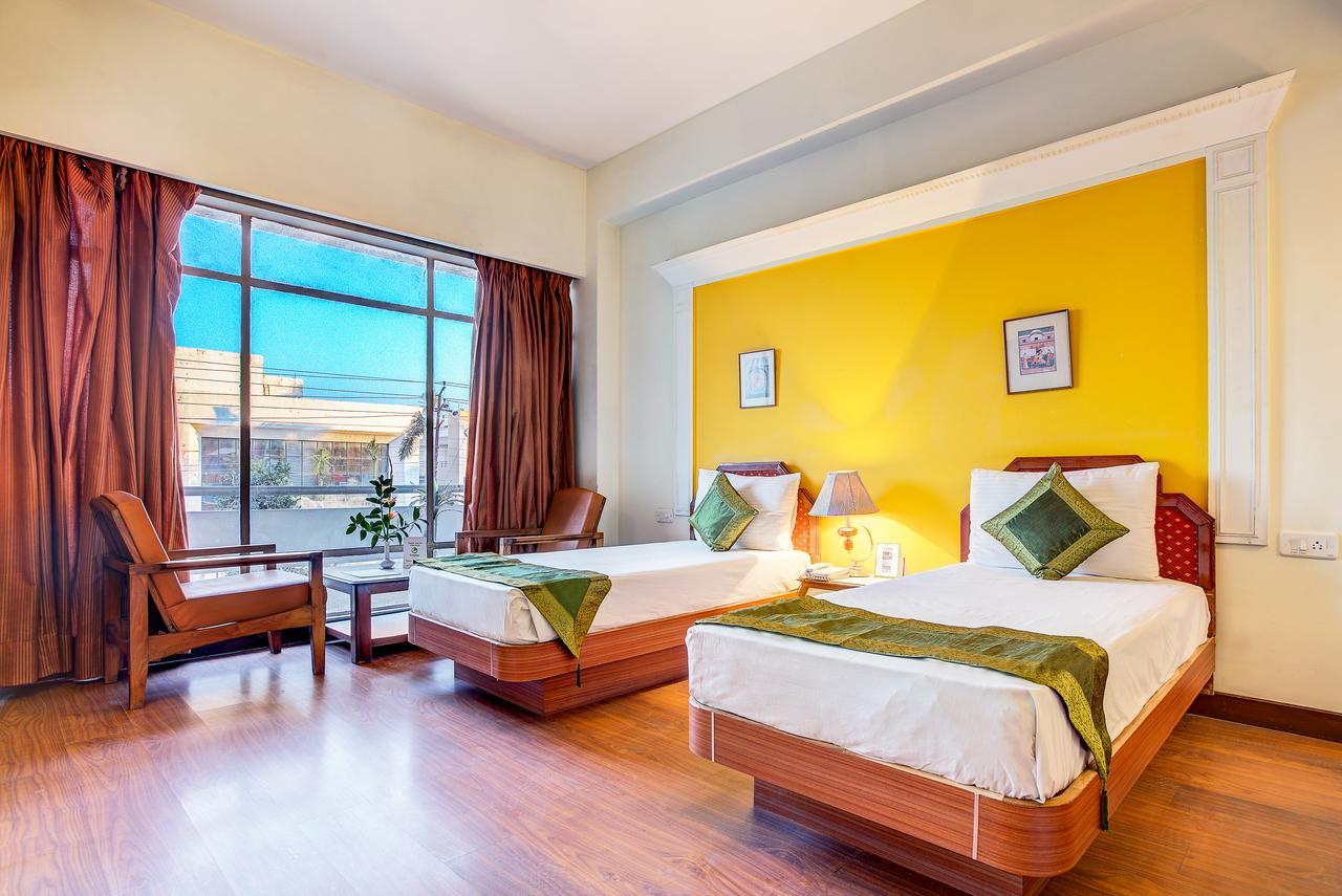Ajanta Continental 3*