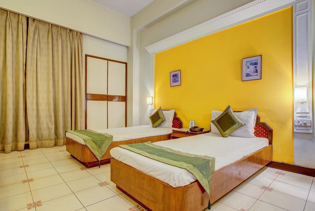 Ajanta Continental 3*