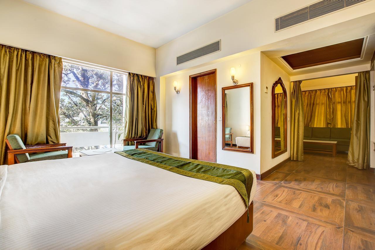 Ajanta Continental 3*