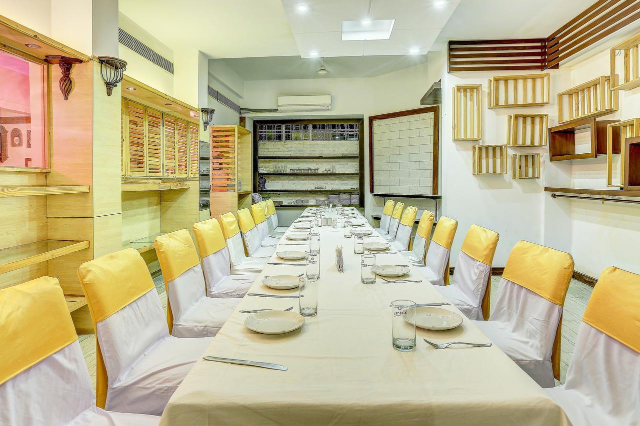 होटल Ajanta Continental 3*